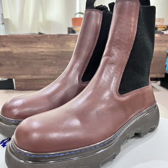 Burberry Creeper Chunky Sole Leather Chelsea Slip On Boots - Picture 3 of 8